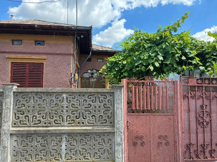 Vand casa batraneasca si teren (394 mp) Cartierul 23 August
