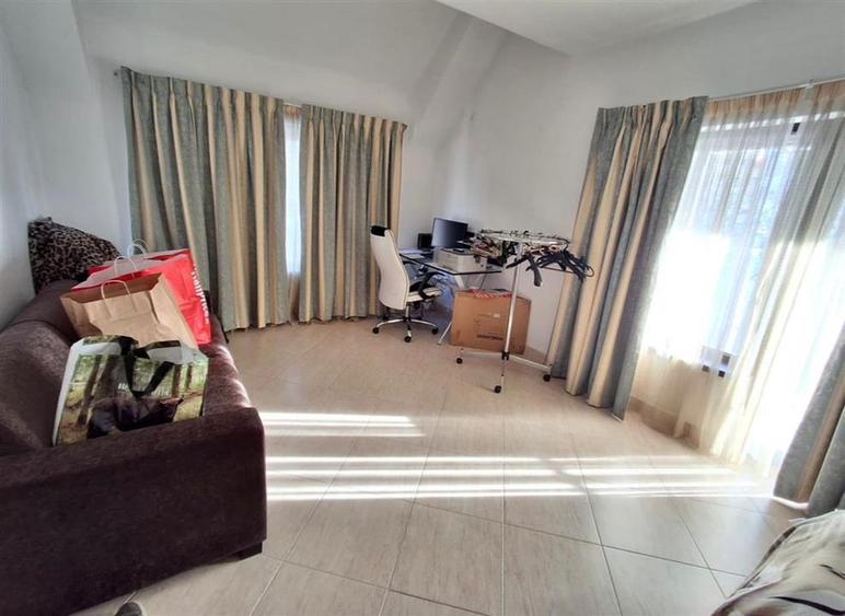 Casa de lux cu 4 camere garaj in zona Tilisca