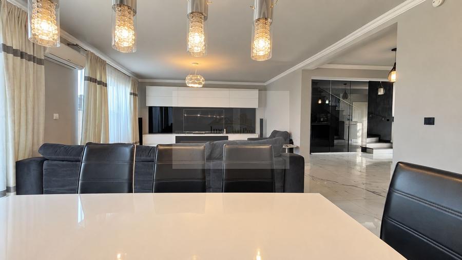 Duplex premium cu 240 mp utili, garaj, terasă și curte amenajată |