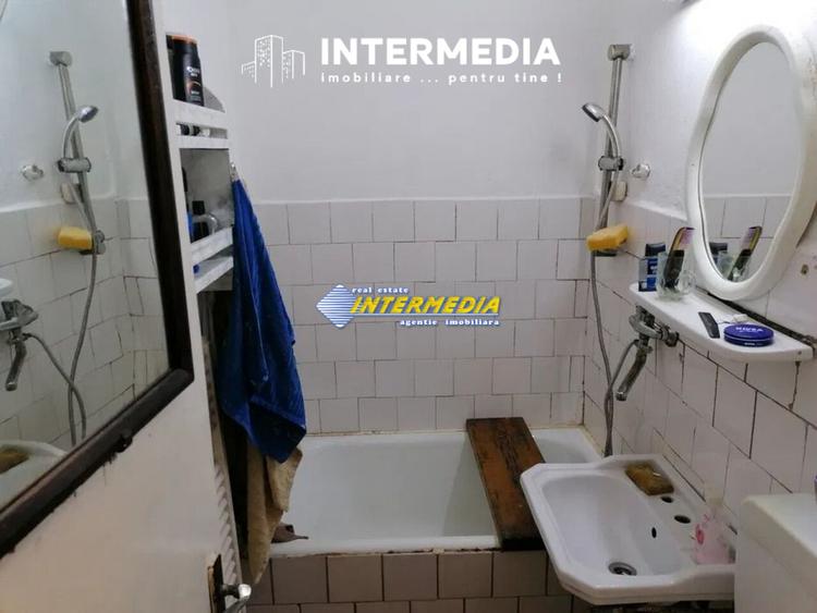 Garsoniera de vanzare in Cetate Alba Iulia etaj intermediar mobilata si utilata