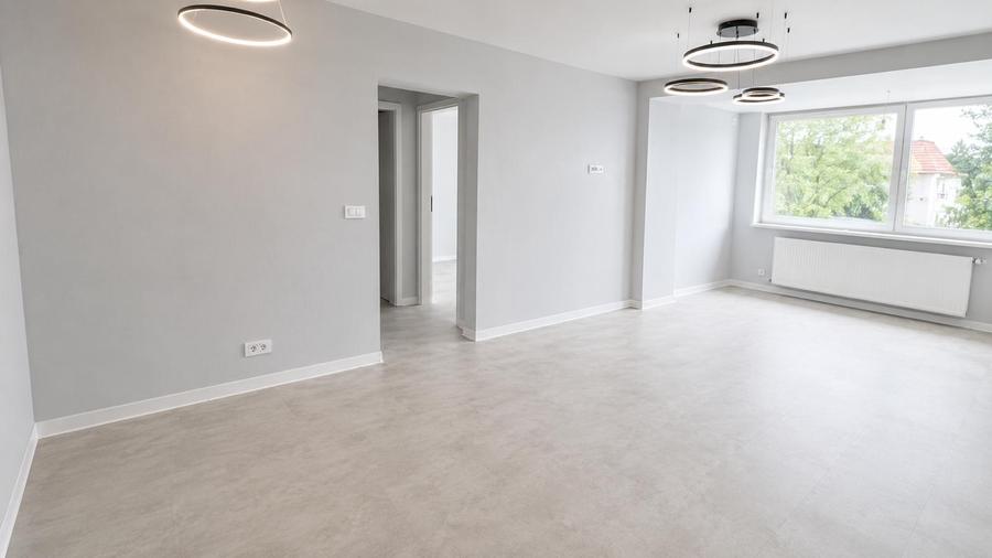 Apartament 52 mp | Renovat integral | Răzoare | Parter/3 | Centrală proprie |