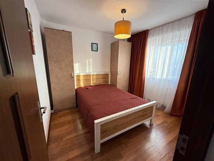 Apartament decomandat cu 3 camere si 2 bai in Turnisor