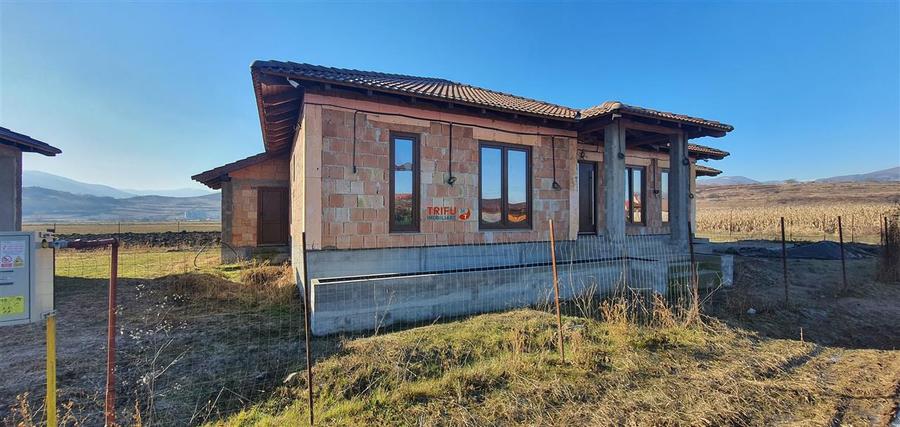Casa noua semifinisata pe nivel 500 mp teren comuna Ighiu