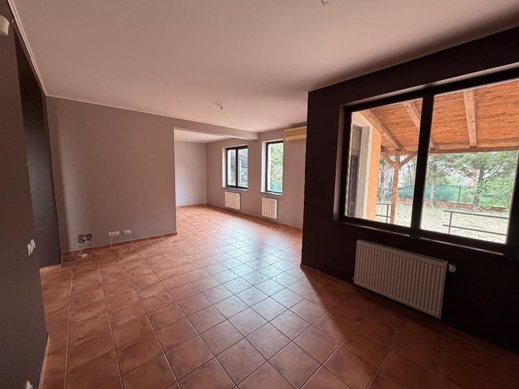 Vila Cartier Bratieni - Stefanesti, 3 dormitoare , P+1 , garaj , curte generoasa