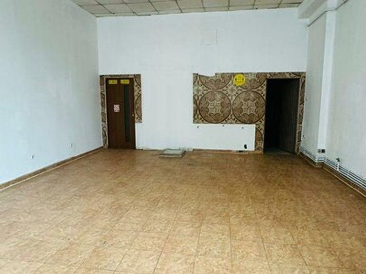 De inchiriat hala spatiul comercial vitrina, vad excelent Uta Arad