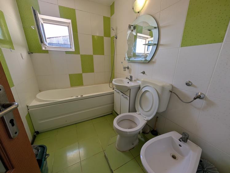 De închiriat 3 camere Piata Sud