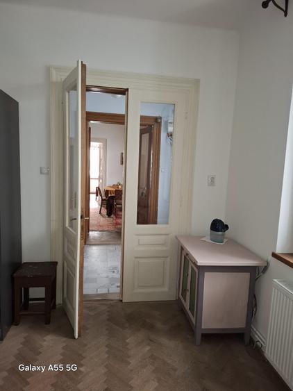 Apartament 3 camere Schei-Piata Unirii, suprafata 86 mp, parter la casă.
