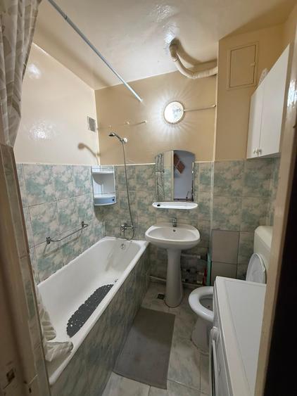 Apartament 2 camere, decomandat, loc parcare și boxă