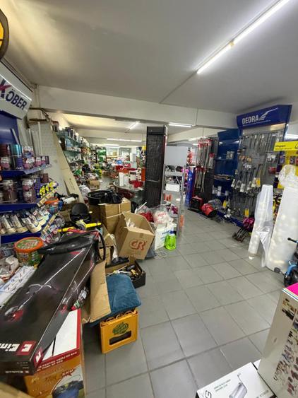 Spatiu comercial , 1300 mp pe 4 nivele, in centrul orasului Filiasi