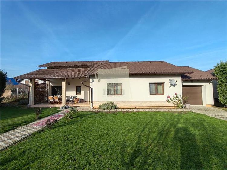 Casa moderna 3 camere 2 bai teren 790mp zona Cetate