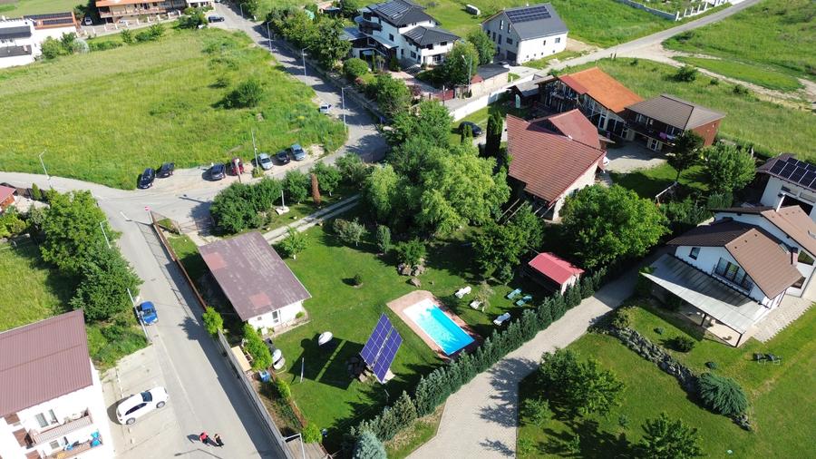 Pensiune si casa de locuit cu 3200 mp teren in Sibiu cartier Gusterita