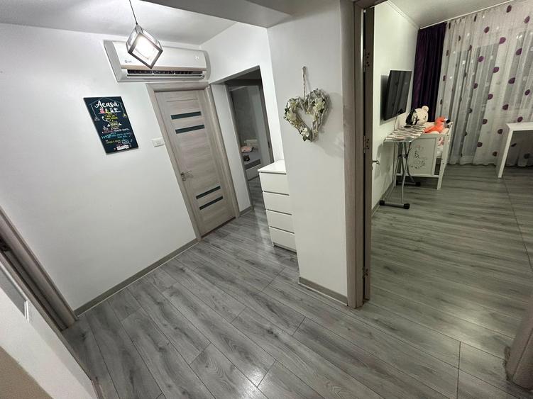 Apartament cu 3 camere de vânzare , zona Doraly