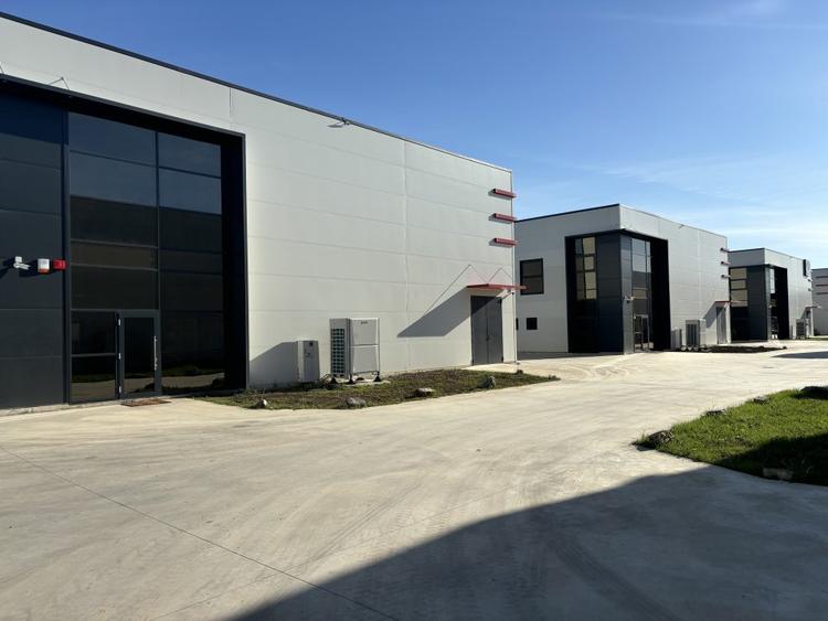 DE INCHIRIAT – HALĂ INDUSTRIALĂ / LOGISTICĂ PREMIUM – DN7