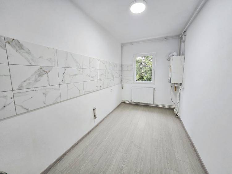 Apartament cu 2 camere decomandat Nicolina-Pizza Nico, Renovat, Etaj 2