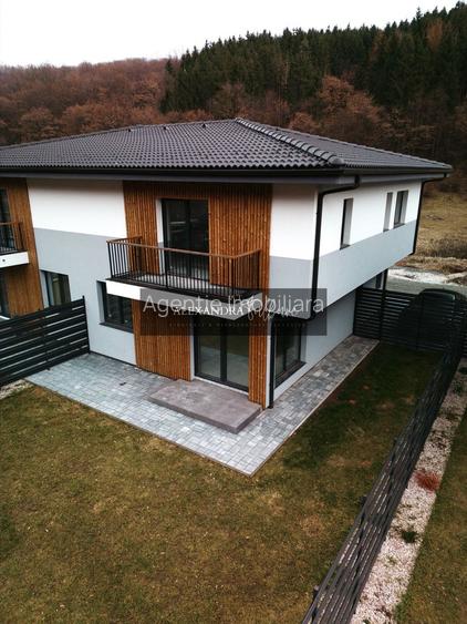 Duplex 4 camere DECOMANDATE, 120 mp utili, 180 mp curte, P+ET+POD - 24