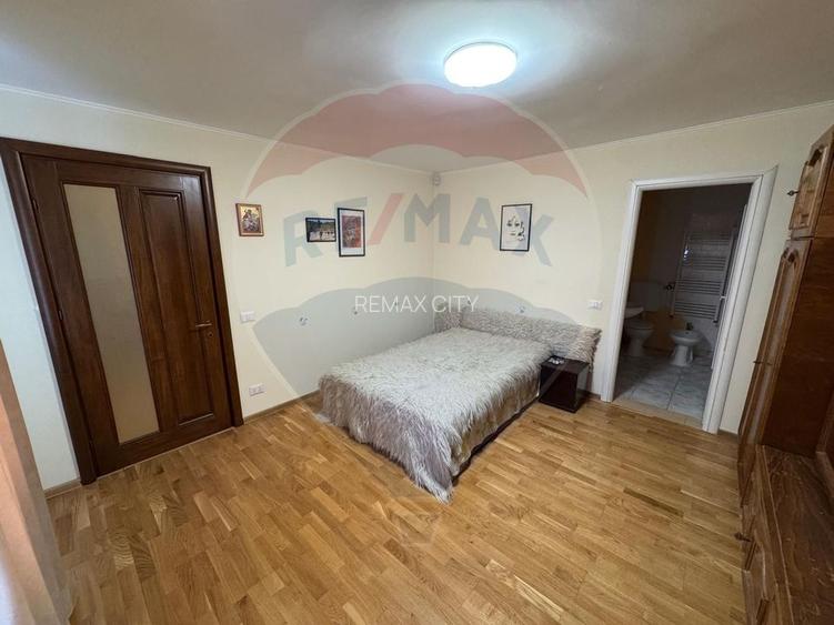 Casă / Vilă cu 6 camere de vânzare în zona Darmanesti - 4
