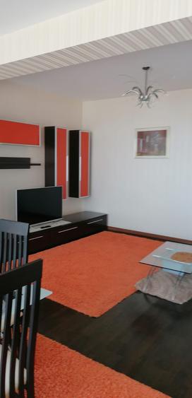 Apartament cu 3 camere de închiriat, zona Centru-Modern