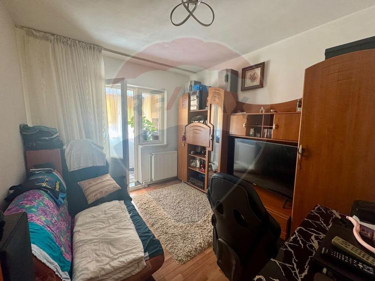Apartament cu 4 camere de vânzare în zona Craiovita Noua