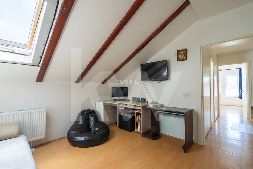 De vânzare: Apartament la etajul 1 cu pod finisat + 2 parcări - 6