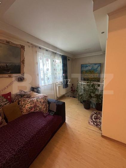 Casa 240 mp, teren 309 mp, zona Micro 4 - 11