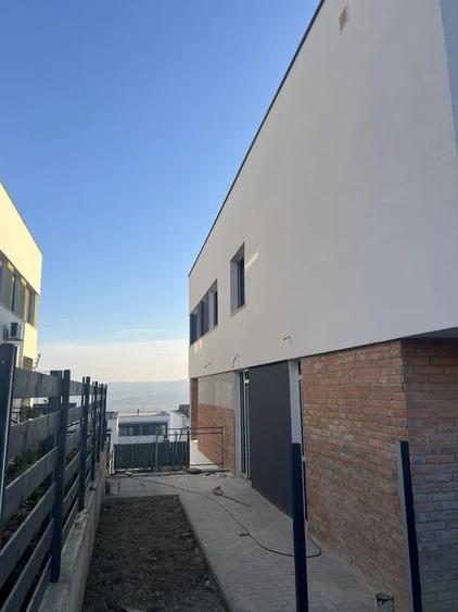 Casă tip duplex, 160 mp utili, 200 mp teren, zona Voroneț
