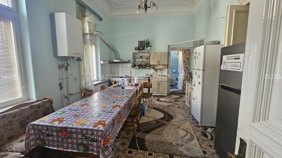 Apartament 4 camere în vilă ,  curte proprie – Armenească / Bd. Carol. - 5