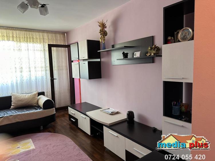 Apartament 3 camere semidecomandat, etaj 3/4, Micro 38