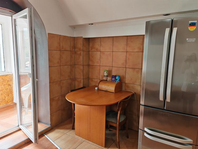 Apartament 2 camere liber la vanzare zona Colinei