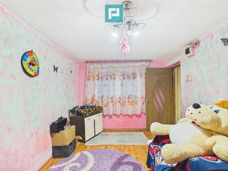 Casă cu 4 camere și 700 mp teren în Cermei