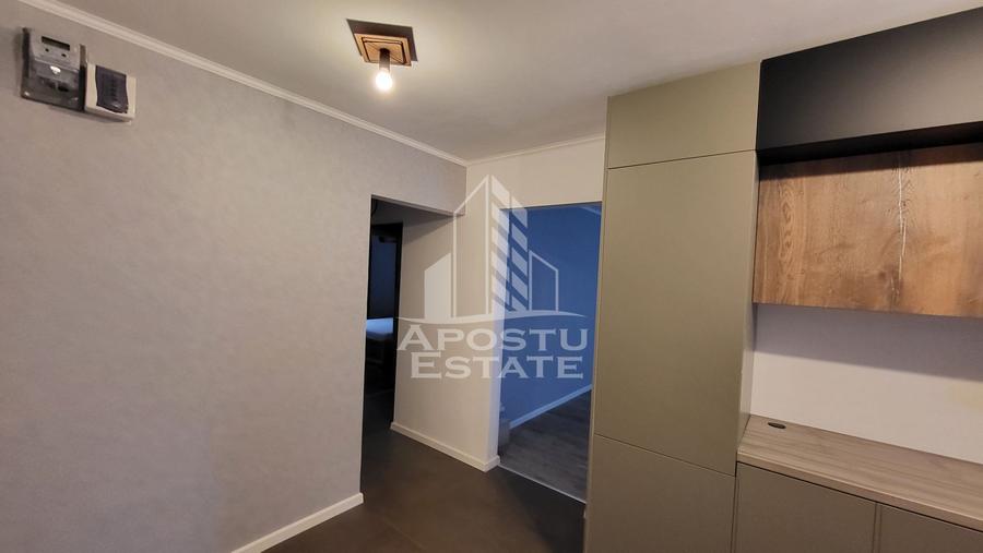 Apartament renovat cu 3 camere,2 bai,Aradului