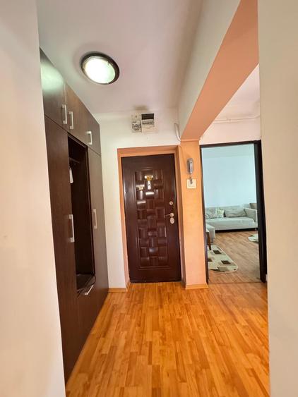 Apartament 3 camere decomandat - renovat - doua bai - mobilat - Dacia - bloc pe cadre