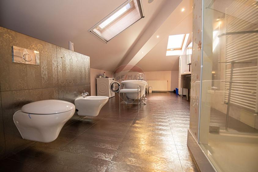 Casa de vanzare P+M Premium, piscina, teren 2224mp Bacu, Ilfov