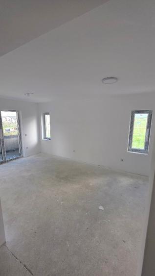 Apartament 2 camere 54 mpu. plus balcon, parcare, bloc tip vilă, etaj 1 și 2