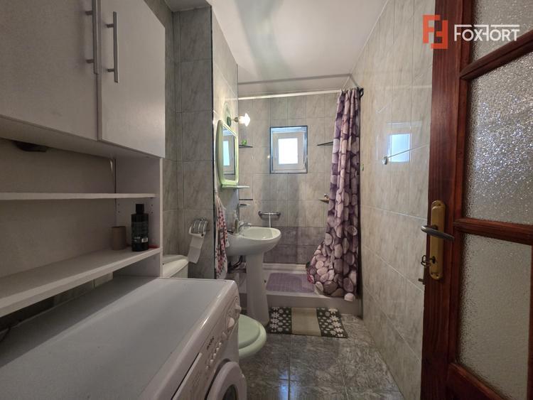 Apartament cu 3 camere, decomandat cu vedere pe 3 parti - zona Miorita