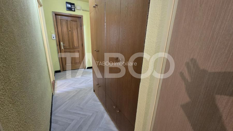 Apartament de vanzare 2 camere decomandate etaj intermediar Strand - 11
