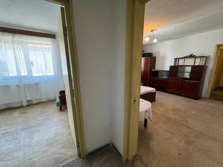 2 cam, 53mp, fara imbunatatiri, et.4, cu acoperis, Zahana