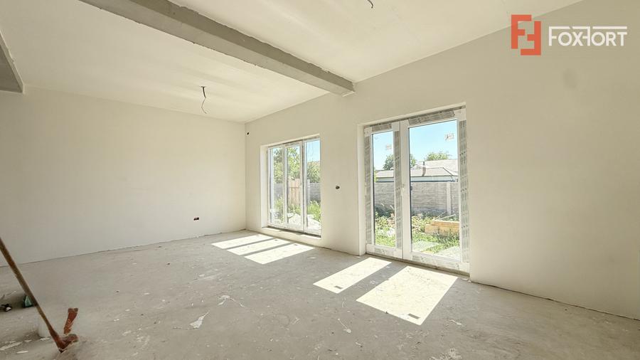 Duplex de vanzare pe parter, 3 camere - Mosnita Veche - Centru