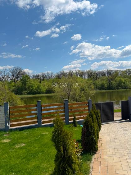 VILA ELEGANTA CU PISCINA INCALZITA SI IESIRE LA LAC - 17