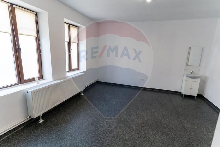 Casă cu potential investitional Hateg ,jud.Hunedoara
