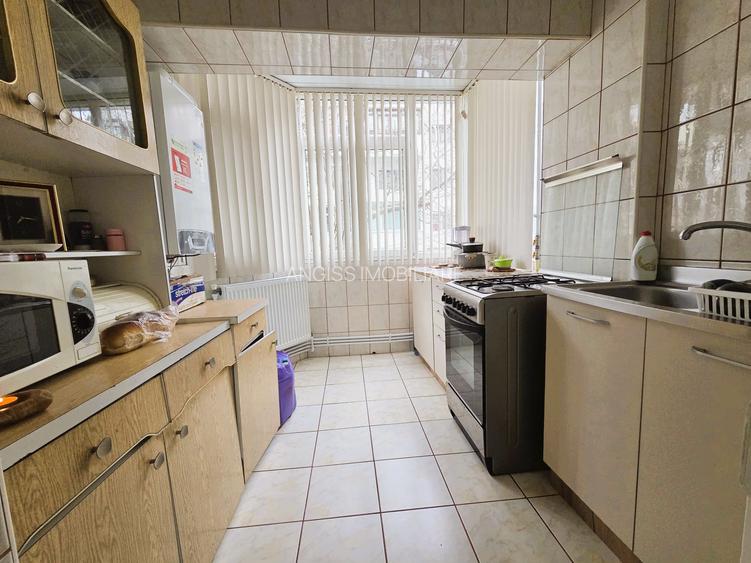 Apartament 3 camere str VICTORIEI - etajul 1 - 3