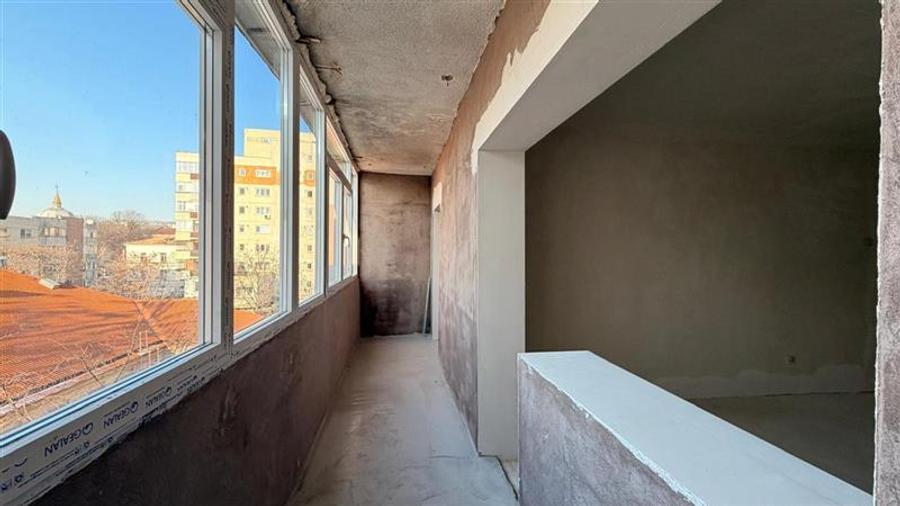 Apartament cu 3 camere, 2 bai, UMF CENTRU, decomandat, bloc din 1980