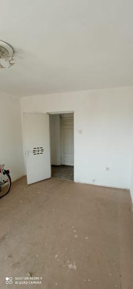 Apartament 4 camere, decomandat, Bals
