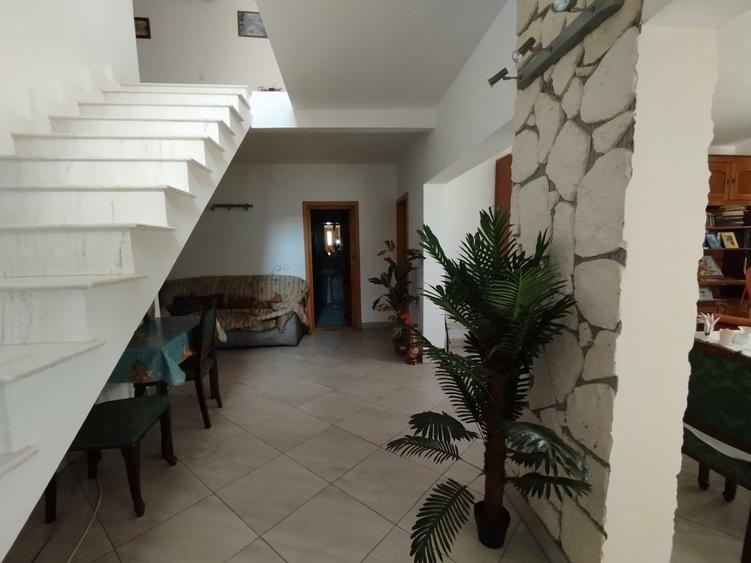 Casa mare +teren > 2000 m2 8dorm+ 3 bai