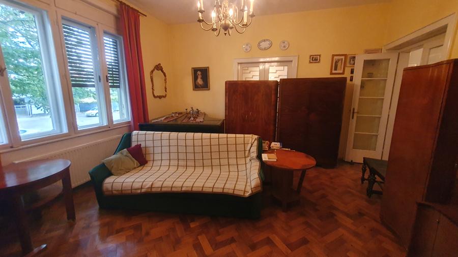 Casa cu teren foarte generos str. Matasarilor colt cu Aleea Ghirodei