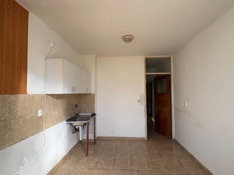 Ozana, metrou 1 decembrie 1918, ap.3 camere, decomandat, 70mp, et.3, 134.000Euro