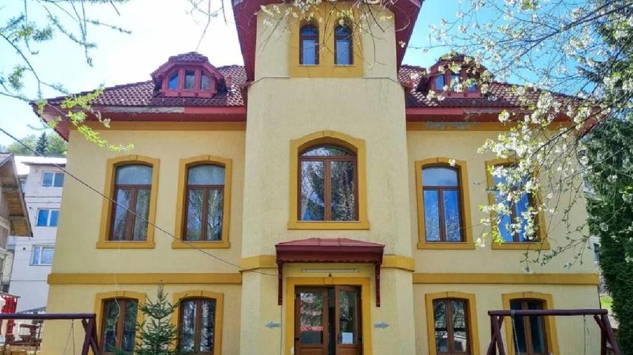 Pensiune Predeal, 11 camere, fost casino, fundație pe stanca
