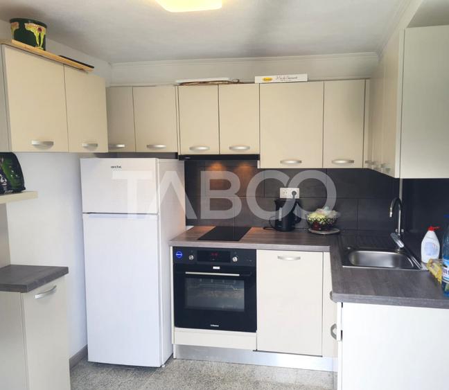 Casa de vanzare 3 camere 2 bucatarii 3 bai teren 340 mp Cisnadie
