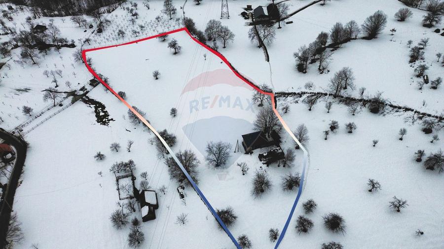 Teren 826mp in CAVNIC zona Pietrele Soimului cu o priveliste minunata.