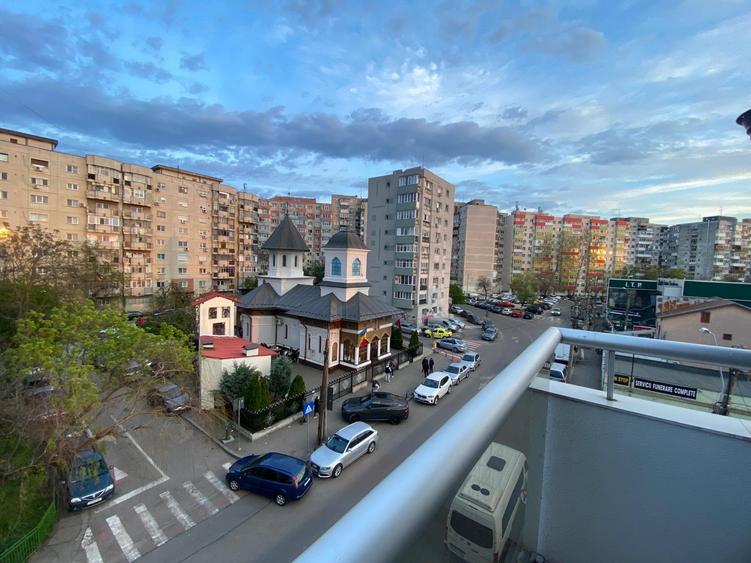 Margeanului,et. 3,bl.2008,centrala proprie,renovat,mobilat,curte interioara,neg.