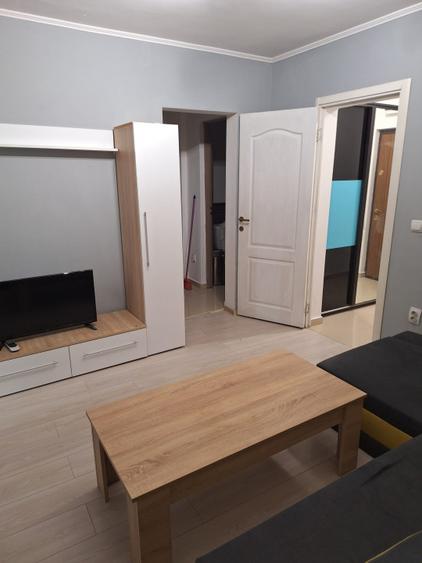Apartament 2 camere, semidecomandat, 40 mp, ac, balcon, metrou, Piata Sudului